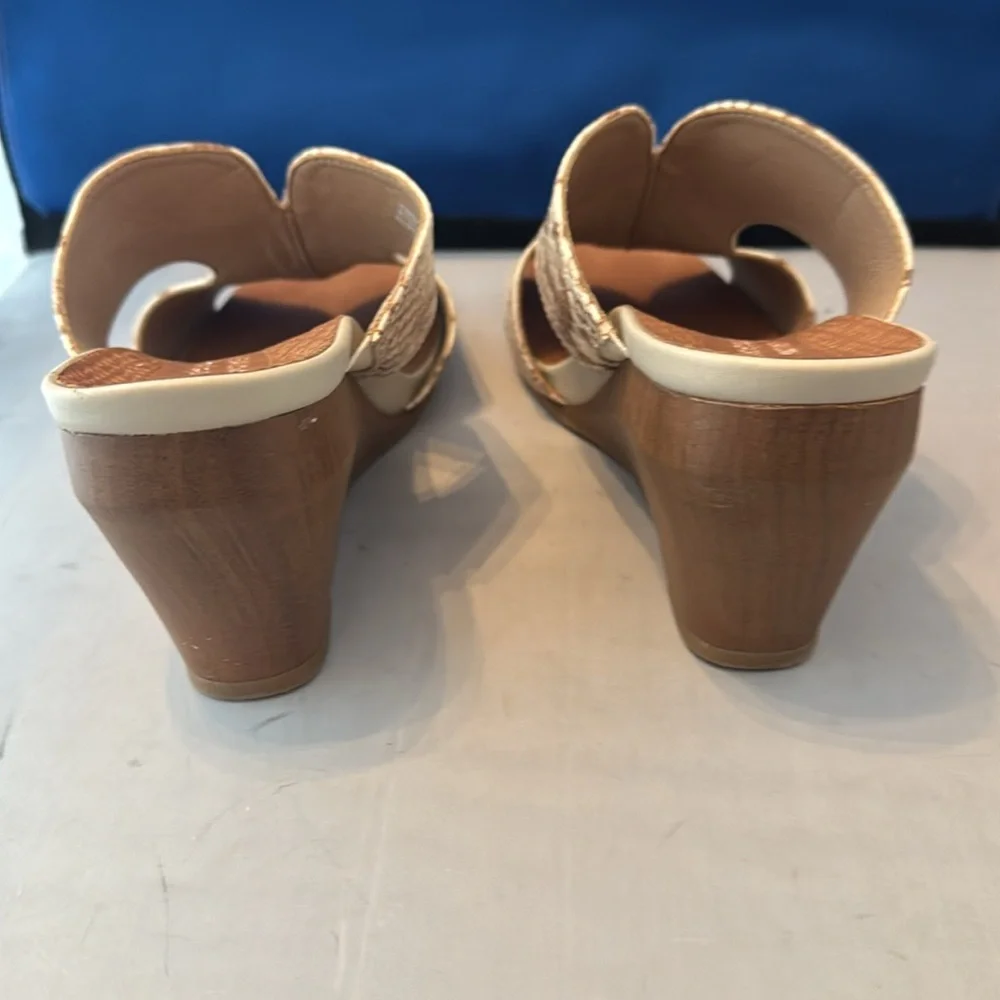 Bare traps Stylish‎ Snakeskin Wedge Sandals size 8.5 New